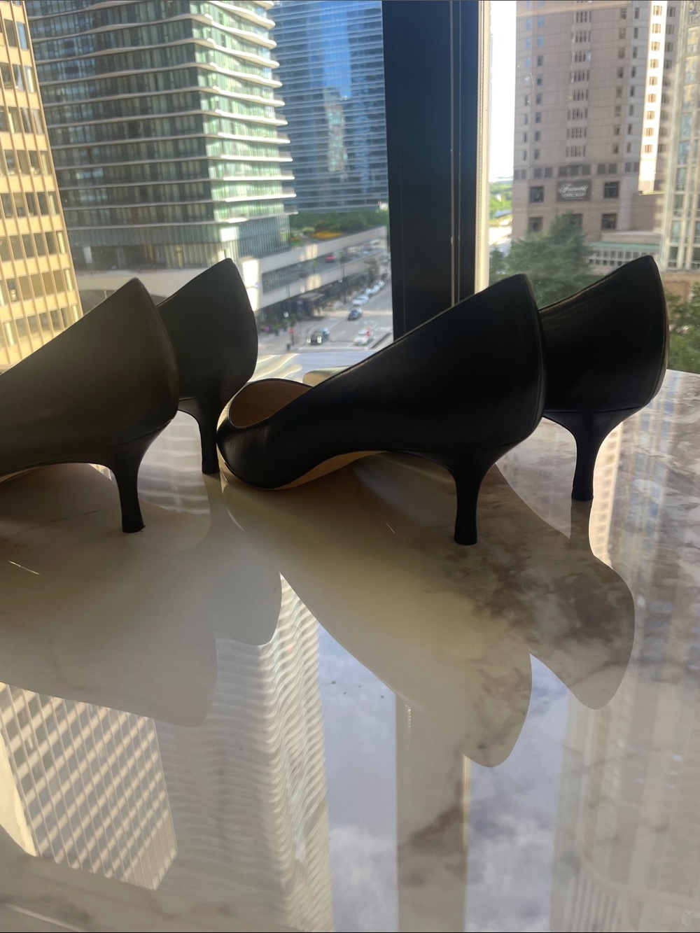 2 pairs of Manolo kitten heel pumps - Picture 2 of 5